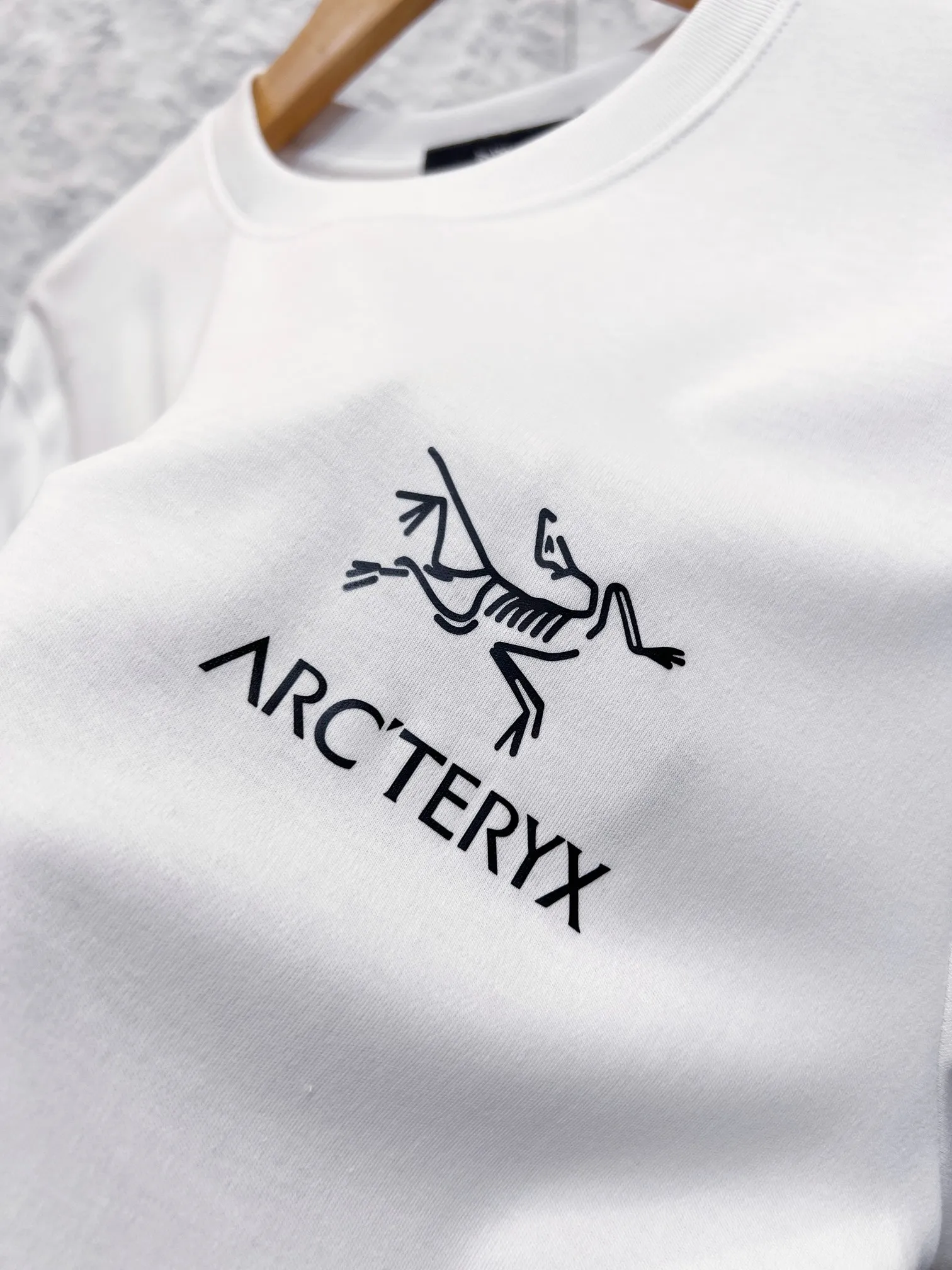 Arc'teryx （ In Stock ） T ， T ，； 。 ， ； 、 ， 。 ：Black White Sizes：S-2XL （ ）